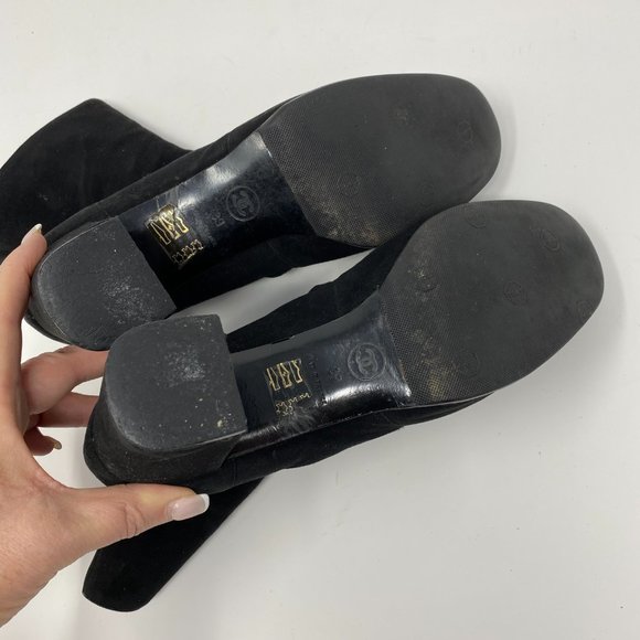 chanel suede ankle boots w/ interlocking cc logo - Picture 7 of 9